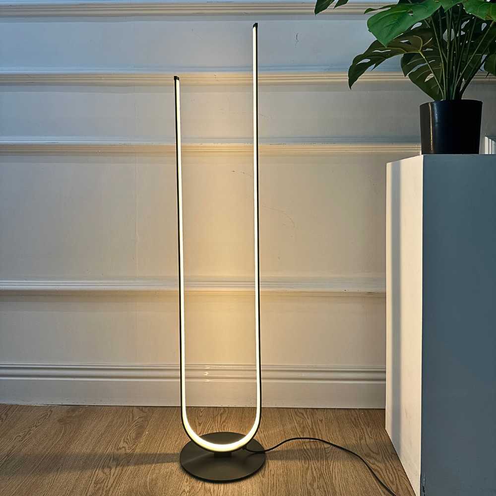 Lampadaire LED Réglable - Éclairage Ambiant pour Salon Moderne